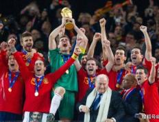 西班牙足球史上十大巨星，三冠王伟业群星闪耀-西班牙足球