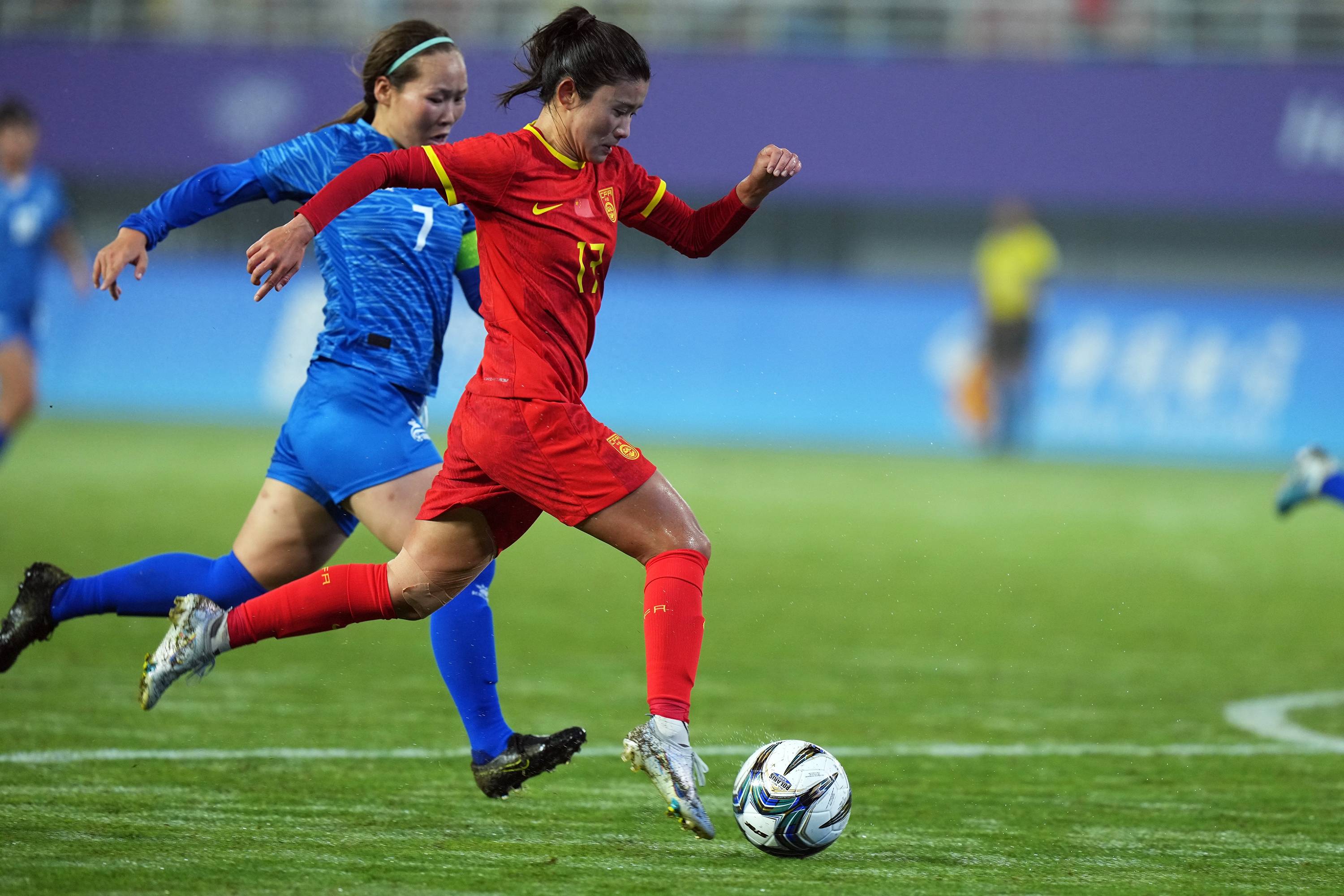 （杭州亚运会）足球——女子小组赛：中国胜蒙古国