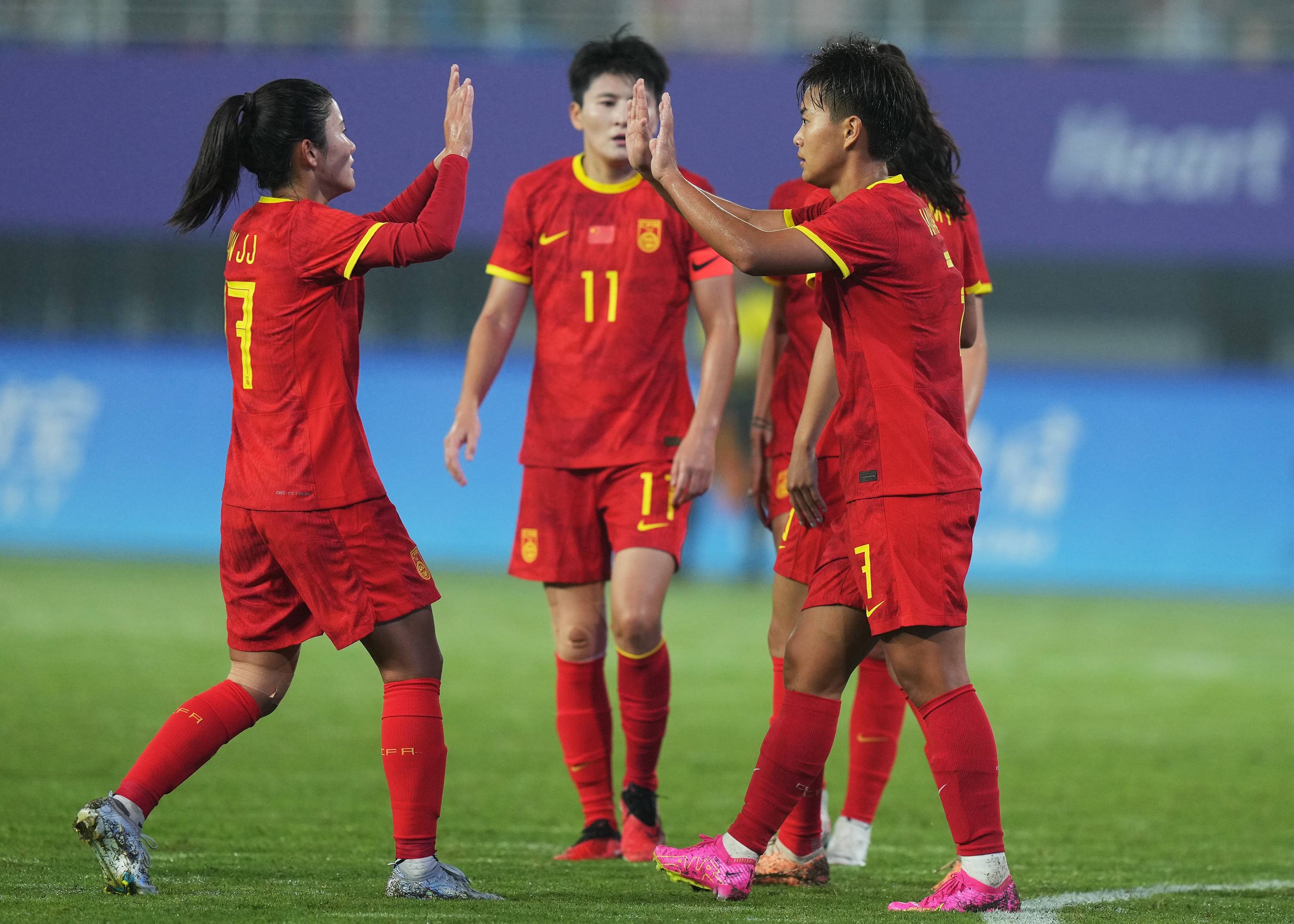 （杭州亚运会）足球——女子小组赛：中国胜蒙古国