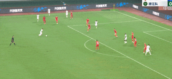梅州1-1浙江，康拉德破门，穆谢奎绝平，裁判判罚引双方不满
