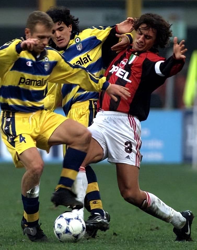【资料】AC米兰1999-2000赛季意甲第6-11轮，力挫国米，客负尤文-尤文