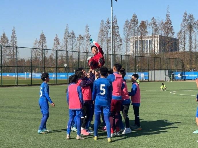 上海申花获上海市青少年俱乐部联赛（U14组）冠军-上海申花